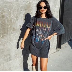 URBAN OUTFITTERS OVERSIZED DISTRESSED NIRVANA UNPLUGGED GRUNGE T SHIRT